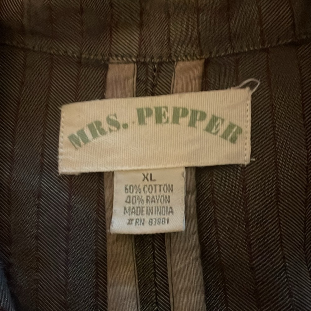 Mrs. Pepper Brown Coat - Picture 2 of 5